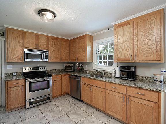 4th image of 112 Richmond Dr