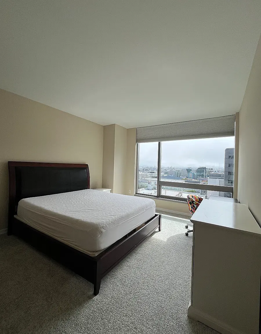 1 Hawthorne St — Photo 3