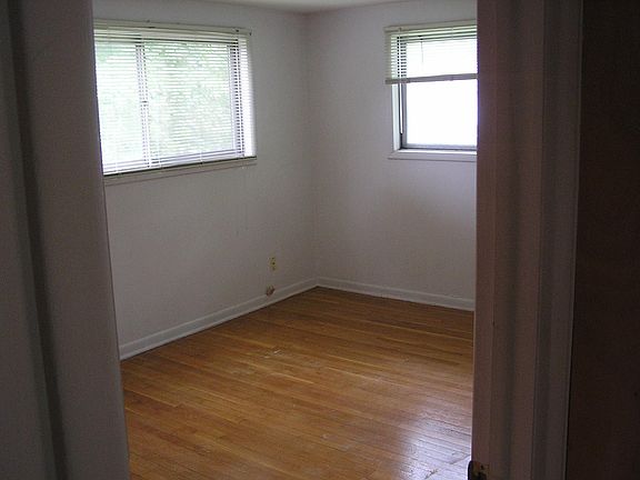4th image of 200 S Emerald Ln