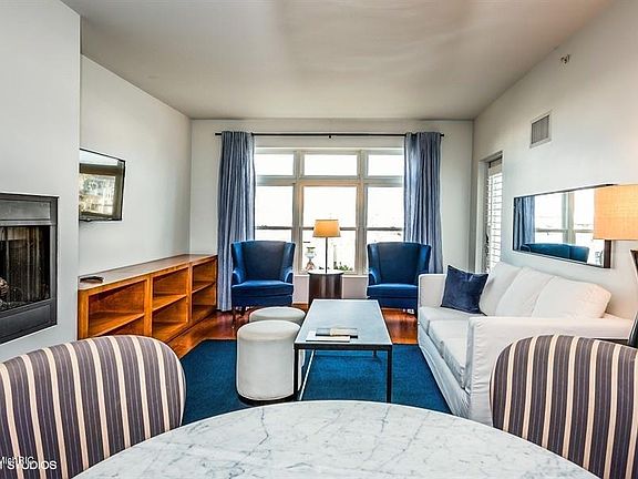 4th image of 600 W Water St #226/7