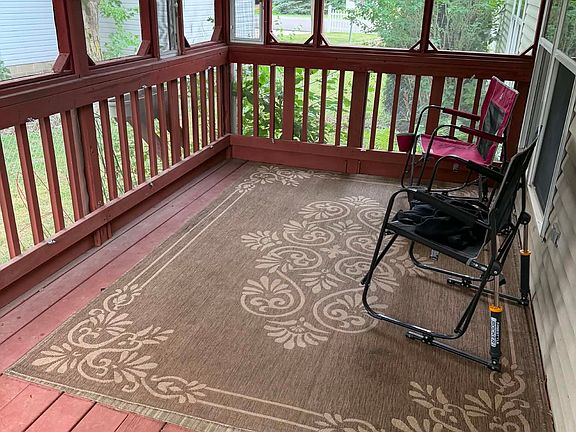 4th image of 562 Shadybrook Cir