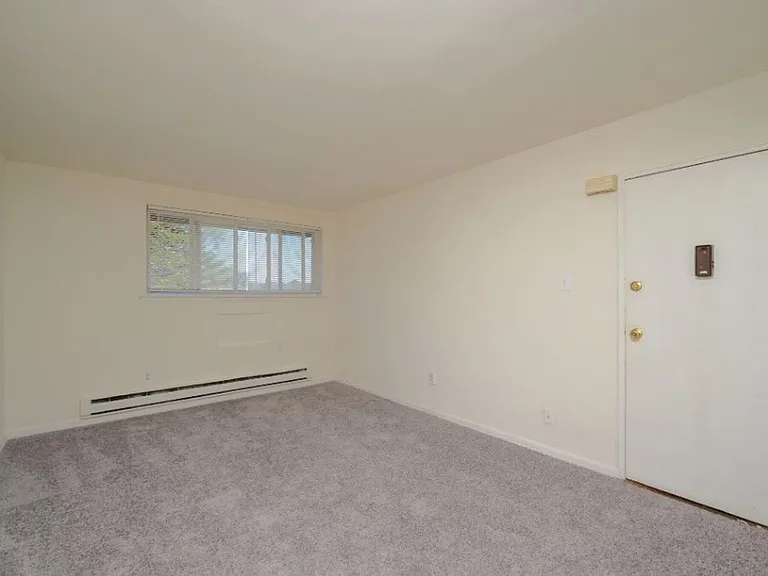 Oakwood Apartments — Photo 9