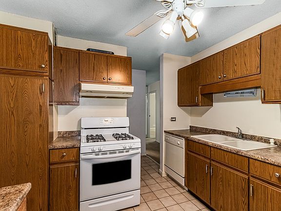 5th image of 2211 S Highland Ave