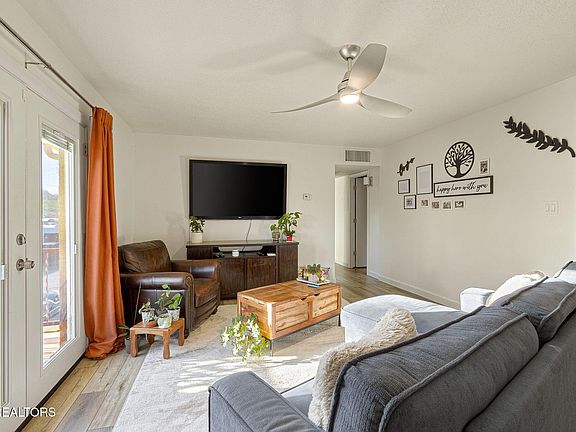 5th image of 3104 N Broadway St APT A5