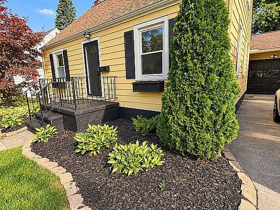 2nd image of 48 Beverly Pl