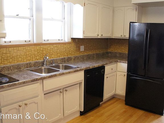 3rd image of 3653 W Fullerton Ave APT 2