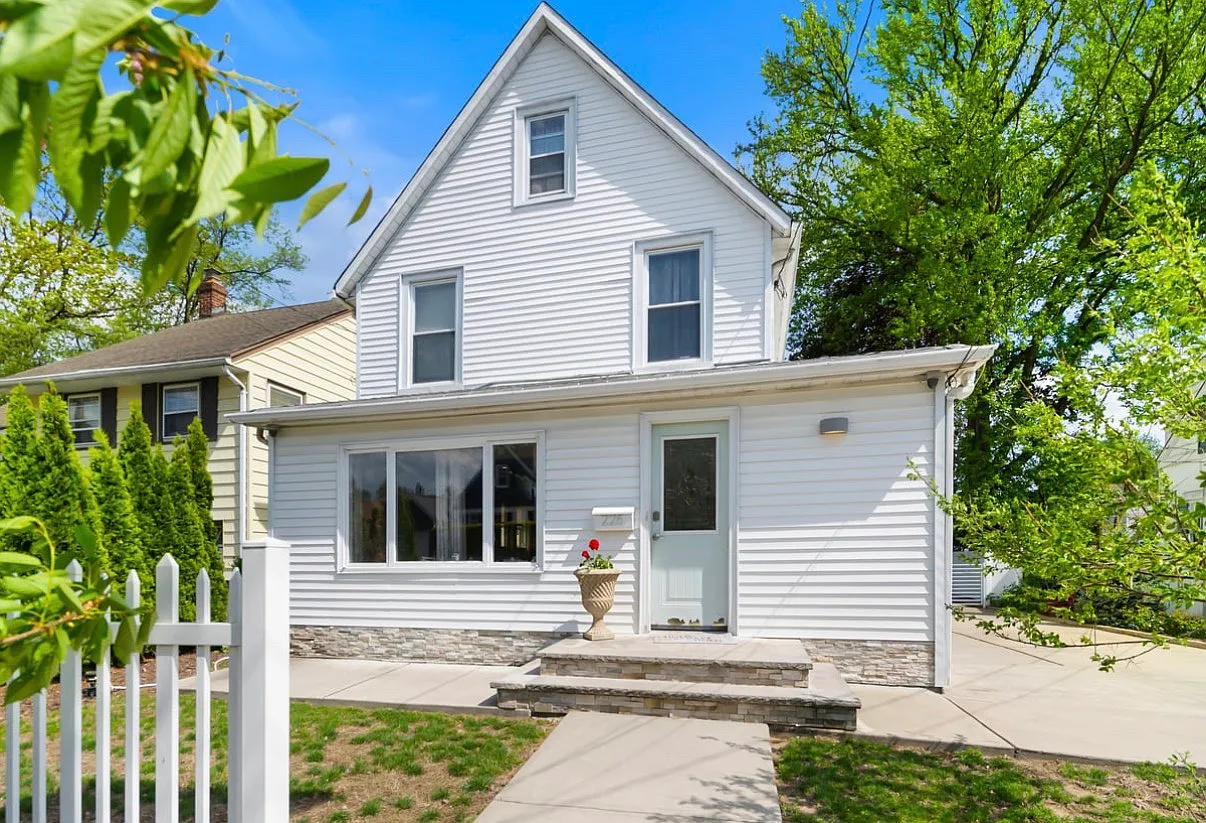 3 bed, 1.5 bath, $3,750 — Photo 2