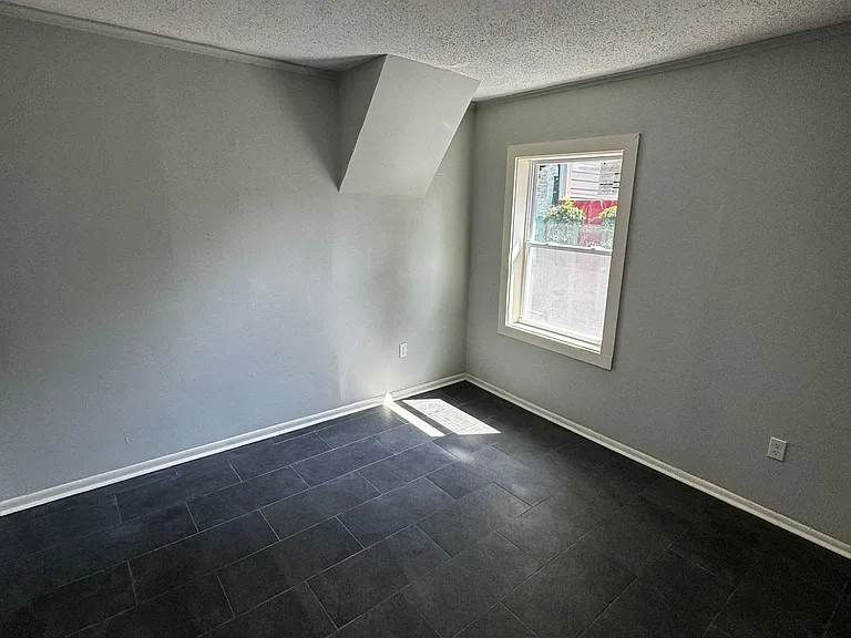 1184 Effie Rd — Photo 10