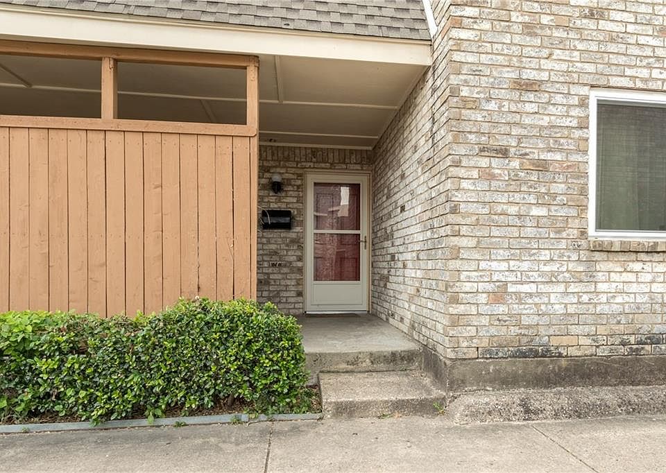 1st image of 122 Village North Dr #122
