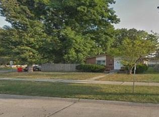 15742 Catalpa Dr, Southfield, MI 48076