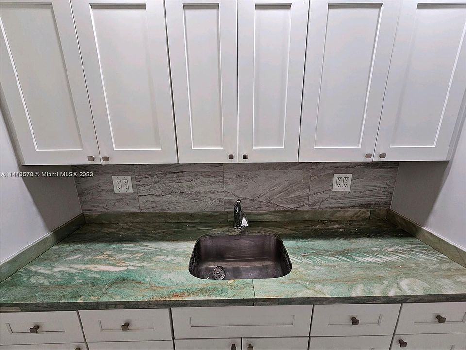 1st image of 813 NE 11th Ave #3