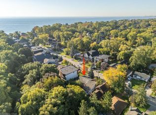 945 Beechwood Ave, Mississauga, ON L5G 4E3