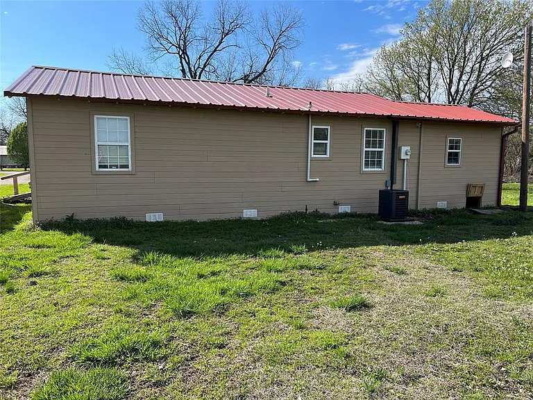 2528 Private Road 5101 — Photo 36