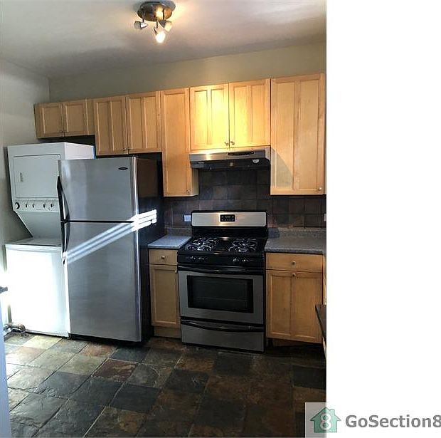 1st image of 830 E Hyde Park Blvd Unit 3