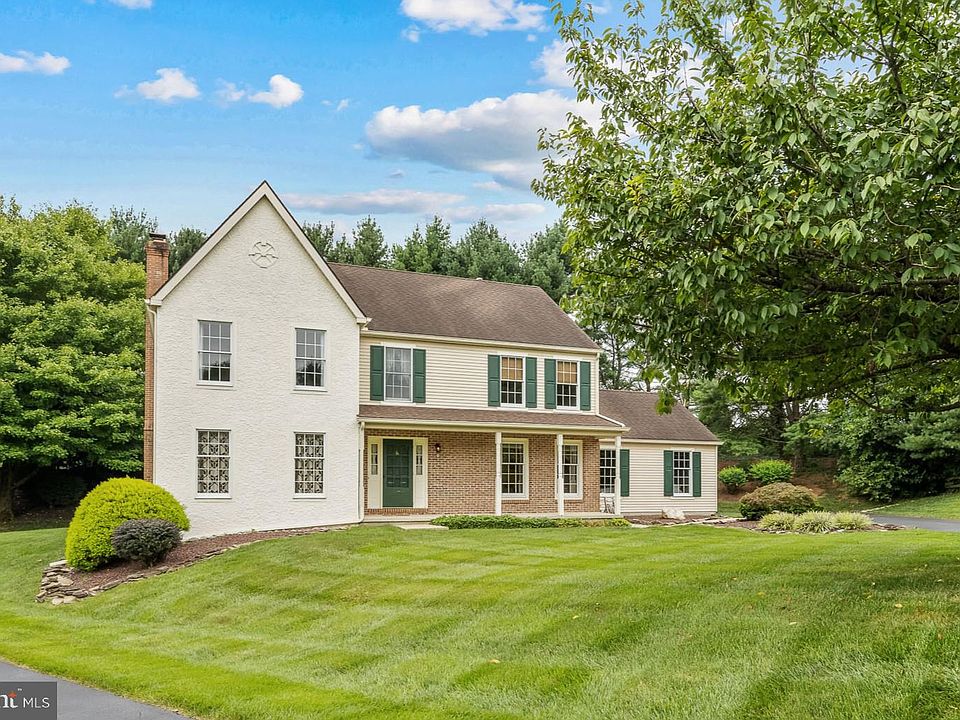 1st image of 8 Spencer Ln