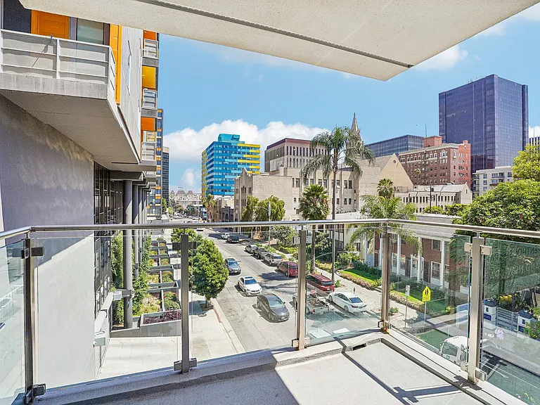 689 S Catalina — Photo 29
