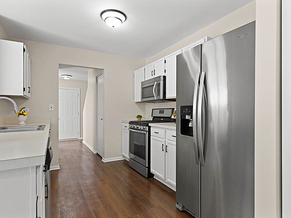 5th image of 1071 Symphony Dr