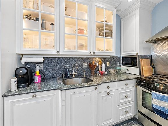 3rd image of 365 Beacon St