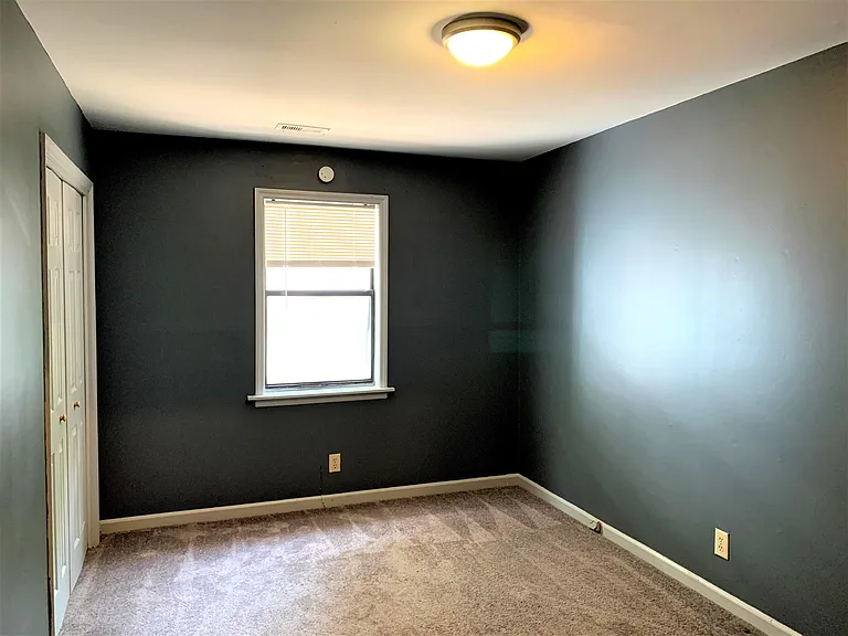 1031 Curran St NW — Photo 8