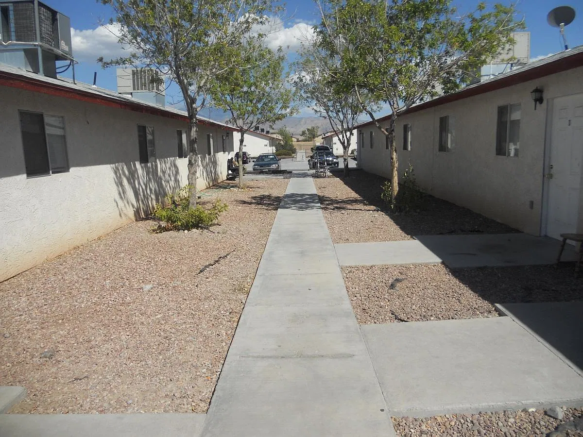 3 bed, 1120 sqft, $1,100 — Photo 2