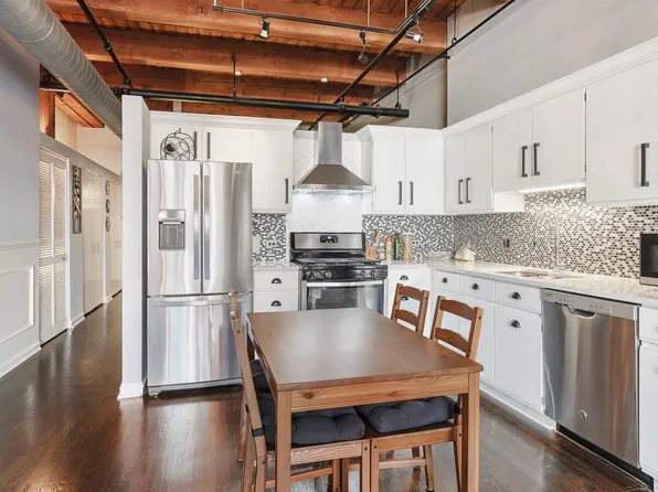 1250 W Van Buren St APT 207, Chicago, IL 60607