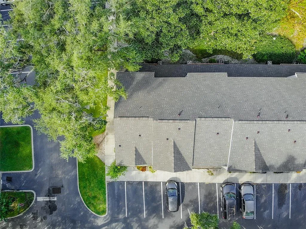 2 bed, 1.5 bath, 1095 sqft, $1,600 — Photo 3