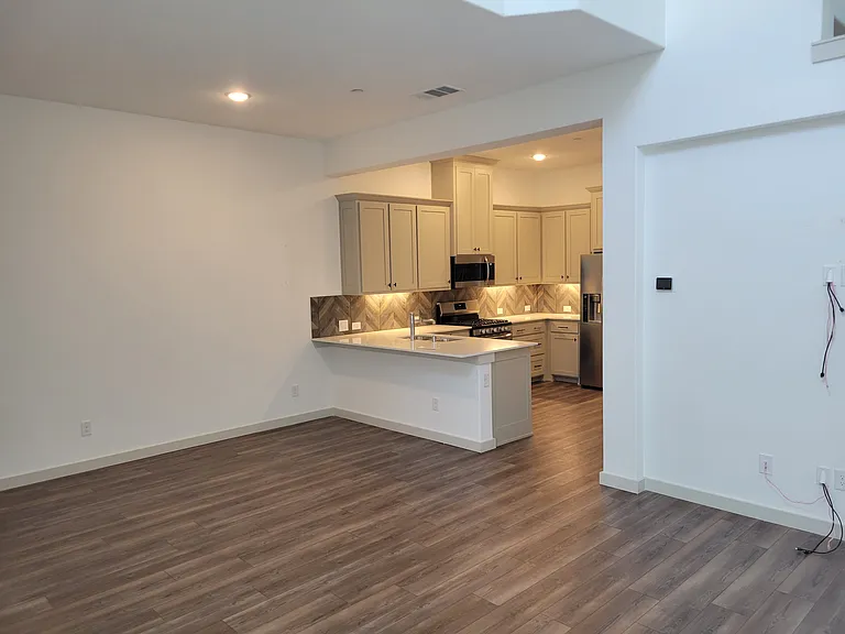 6429 Iron Horse Blvd — Photo 2