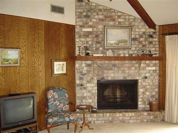 4th image of 3849 Blackberry Ln