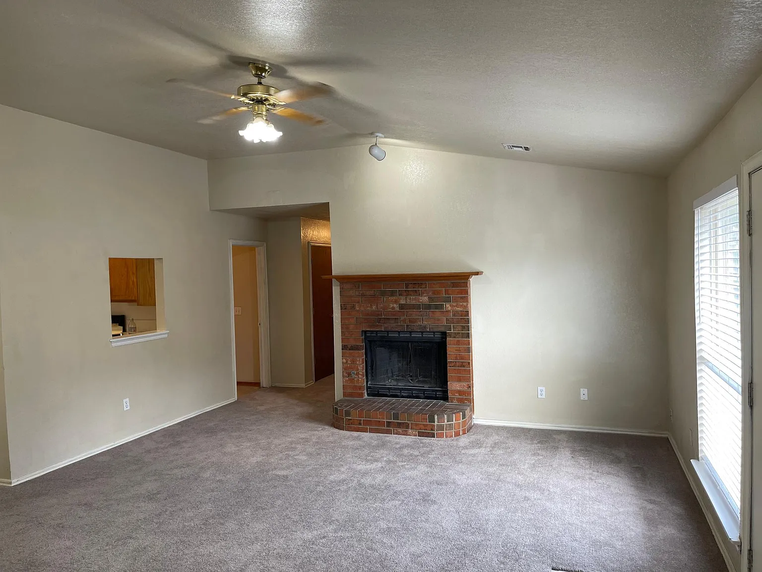 2707 Belknap Ave — Photo 4