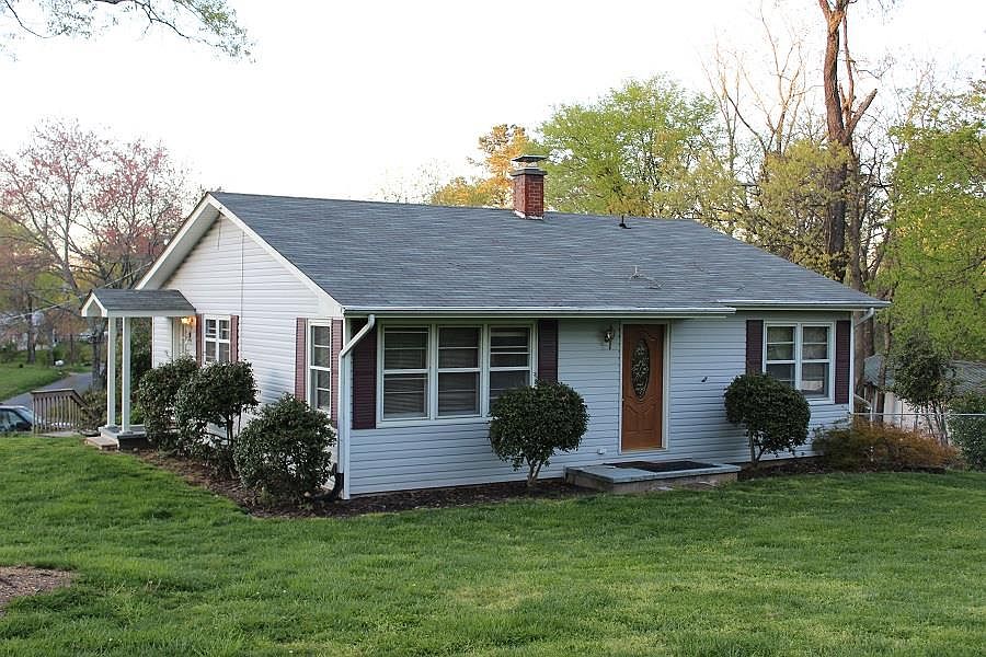 1st image of 110 Parker Dr NE