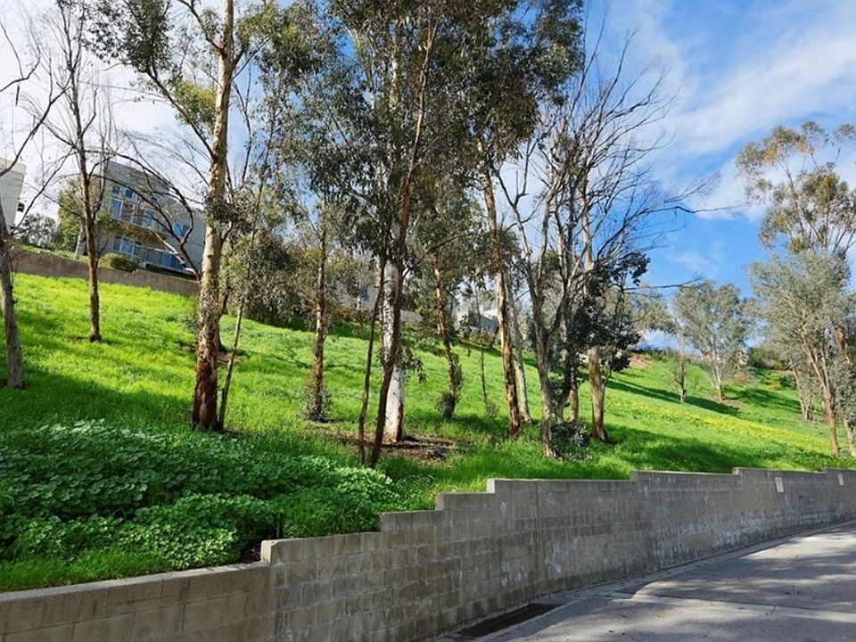 1st image of 22133 Burbank Blvd Unit 3