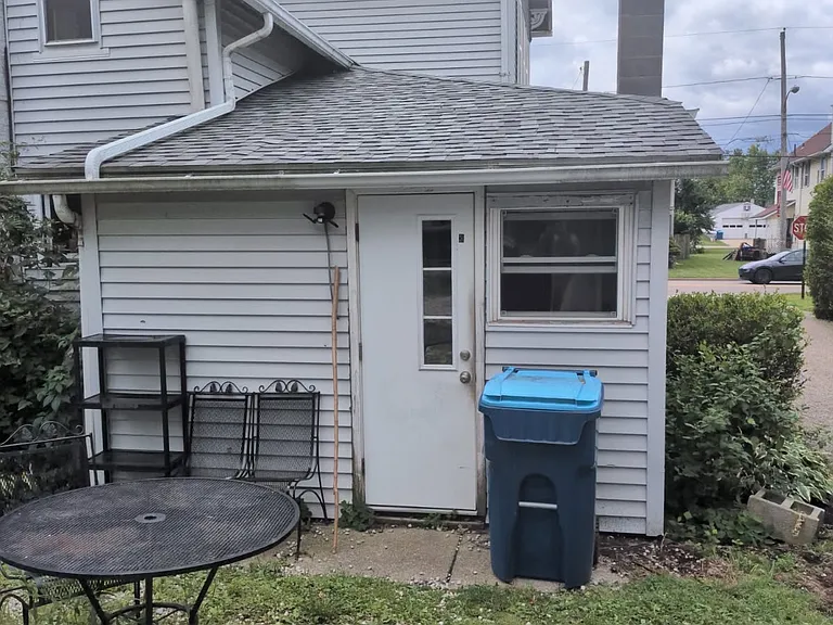 227 W Maple St — Photo 8