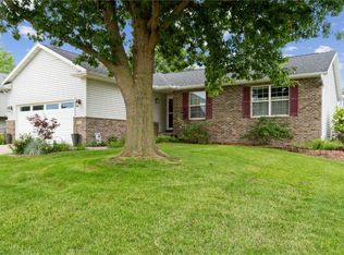 695 Meadow Ridge Blvd, Marion, IA 52302