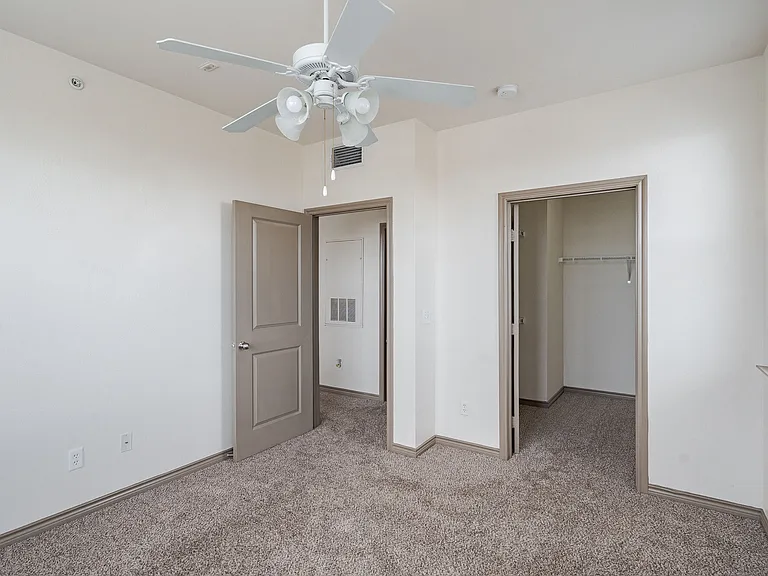 Tradewinds Apartments — Photo 6