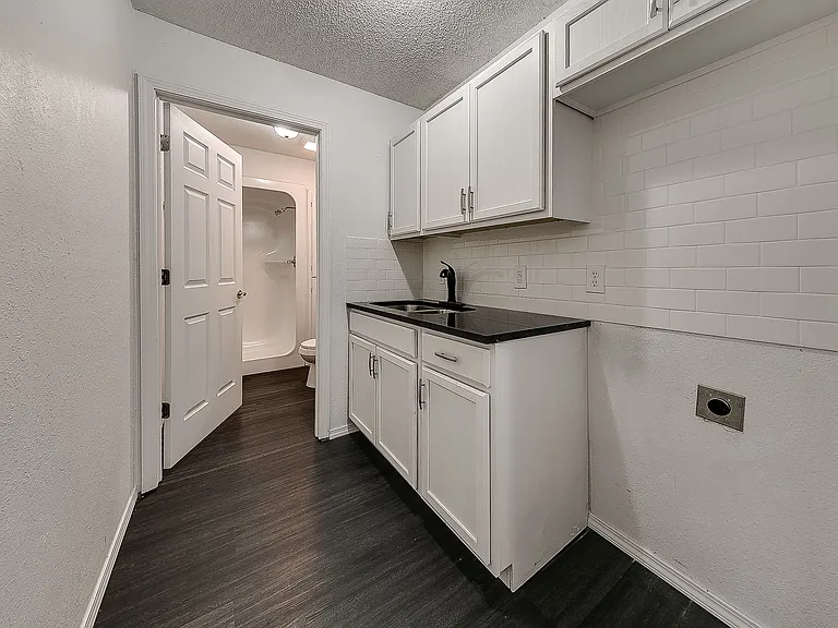 5924 W Hefner Rd — Photo 4