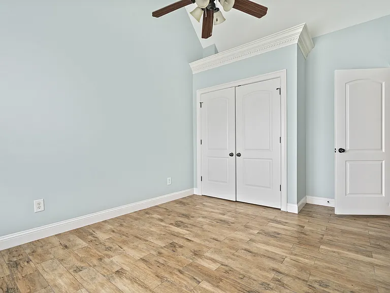 1601 Pickford Ln — Photo 9