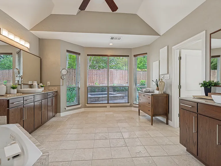 804 Waterbury Ct — Photo 22