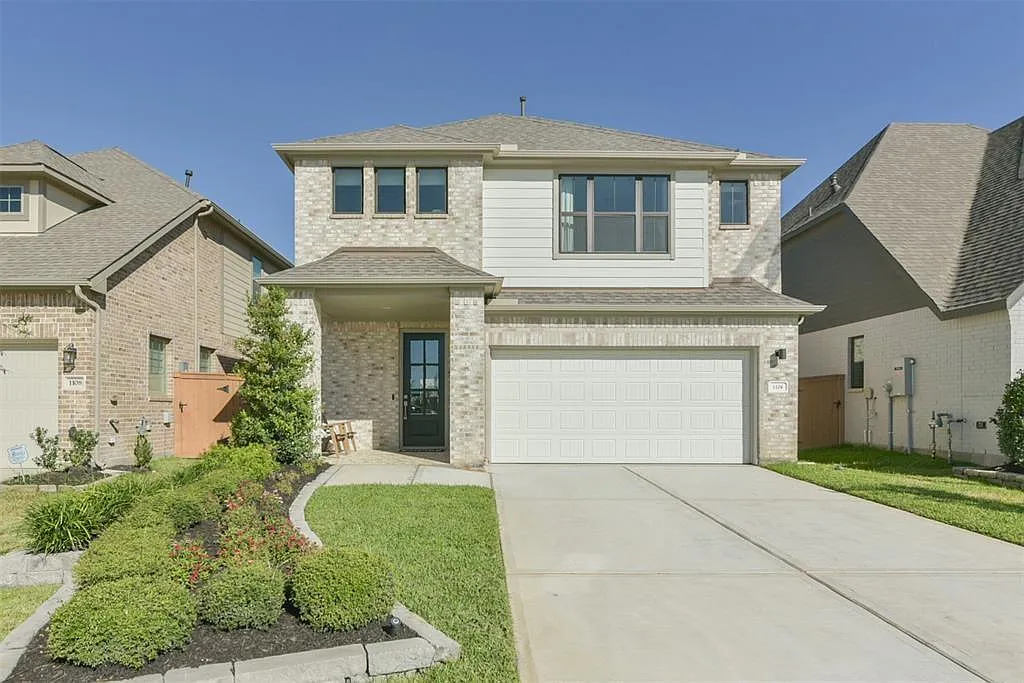 4 bed, 2.5 bath, 2400 sqft, $5,000 — Photo 2