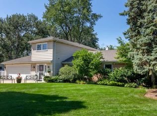 601 Albion Ln, Mount Prospect, IL 60056