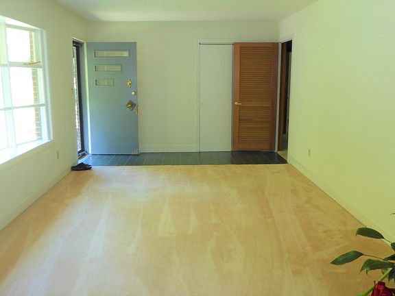 3rd image of 505 Knollwood Dr