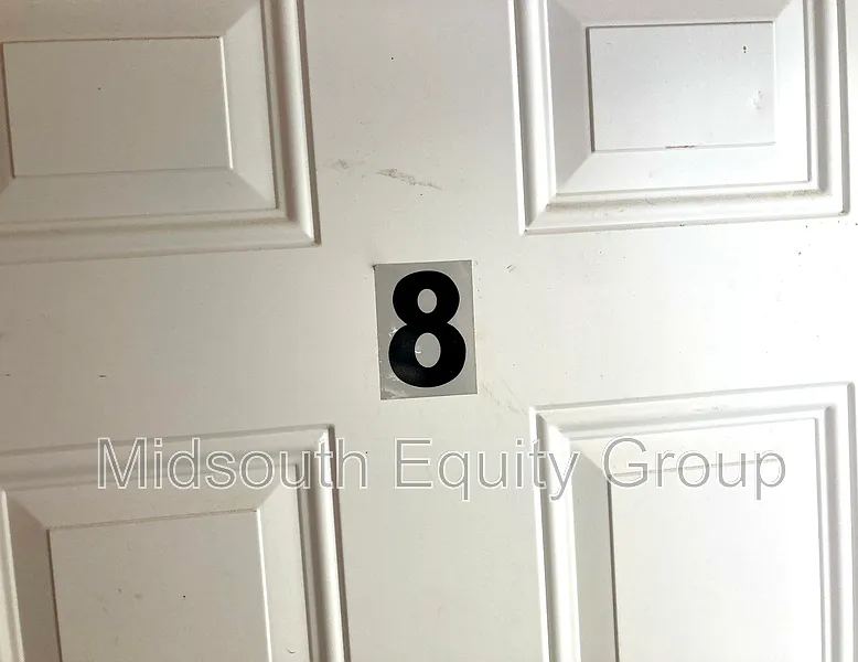 2 bed, 1.0 bath, 709 sqft, $775 — Photo 2