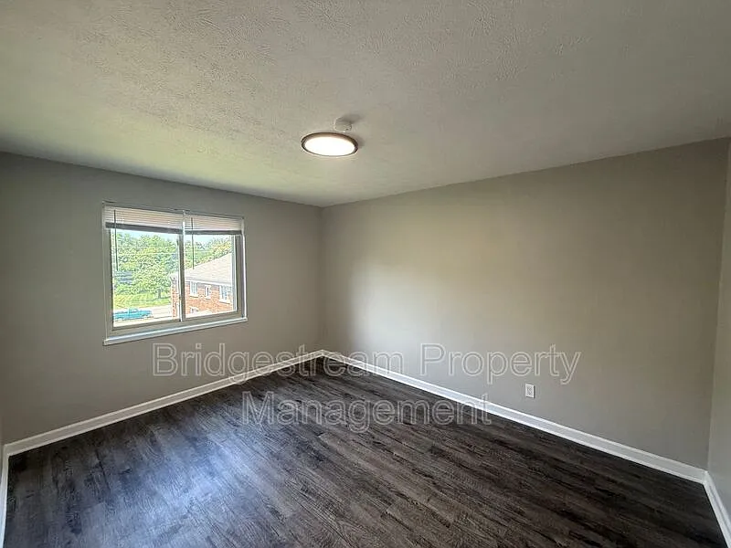 2 bed, 1.0 bath, $1,095 — Photo 4