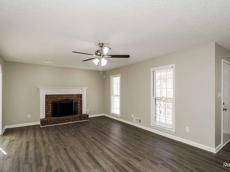 21 Bedford Ct — Photo 4