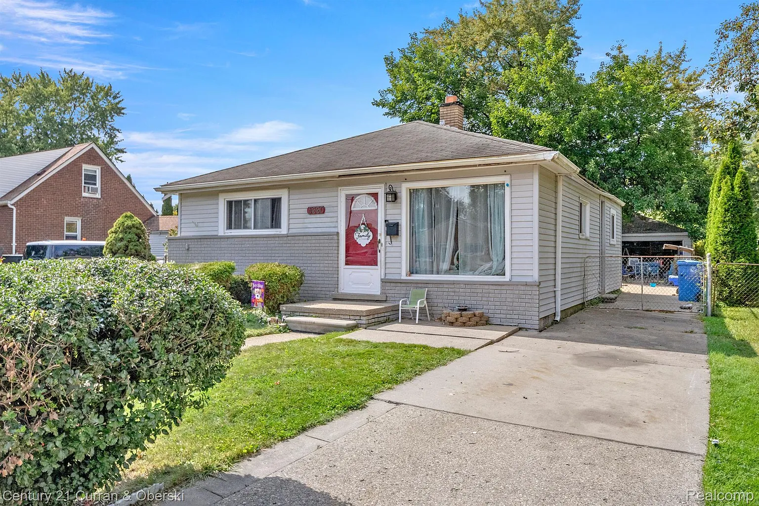 5660 Hipp St photo 1
