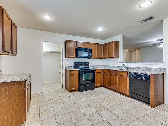5th image of 16333 Severn Ln