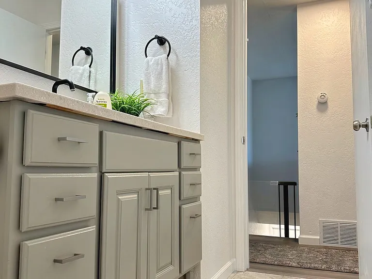 2209 Crestview Dr — Photo 27