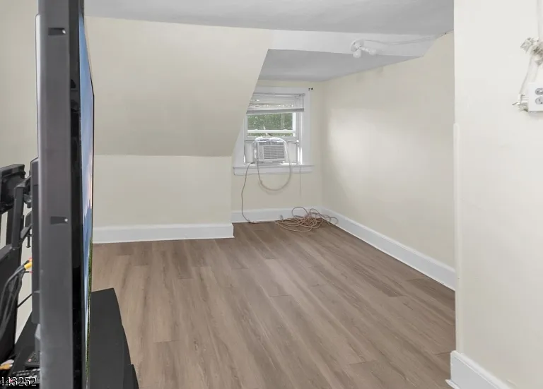558 Argyle Ave #2 — Photo 13
