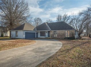 603 Lakeside Ct, Girard, KS 66743