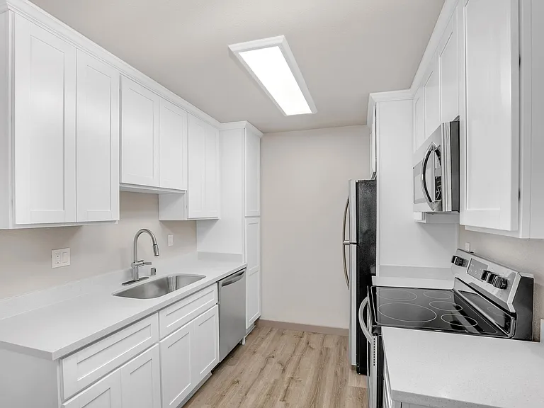 River Walk Apartments — Photo 7