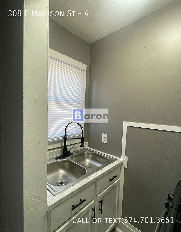 Building Photo - 308 E Madison St #4